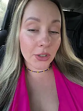 Snapshot of Mona_Plus chatting on December 3, 8:12 am Mona Plus online show from December 3, 8:12 am