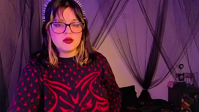 Snapshot of scarleth_shadow chatting on October 27, 12:04 am scarleth shadow online show from October 27, 12:04 am