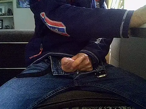 Snapshot of createur34 chatting on September 26, 2:10 pm createur34 online show from September 26, 2:10 pm