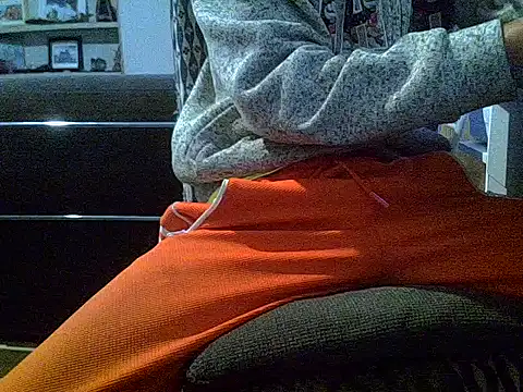 Snapshot of createur34 chatting on October 5, 5:11 pm createur34 online show from October 5, 5:11 pm