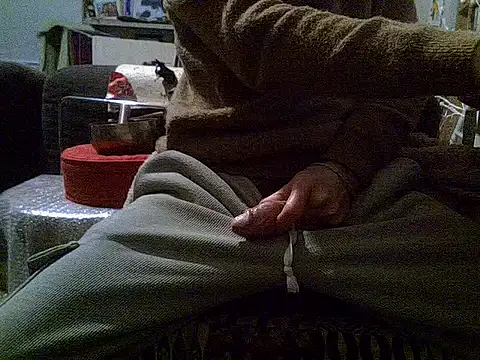 Snapshot of createur34 chatting on December 16, 8:25 pm createur34 online show from December 16, 8:25 pm