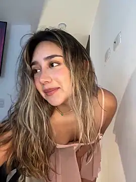 Snapshot of Hornyholly__ chatting on March 7, 7:16 pm Hornyholly online show from March 7, 7:16 pm