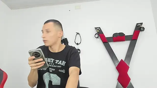 Isak Millan online show from November 6, 3:13 pm