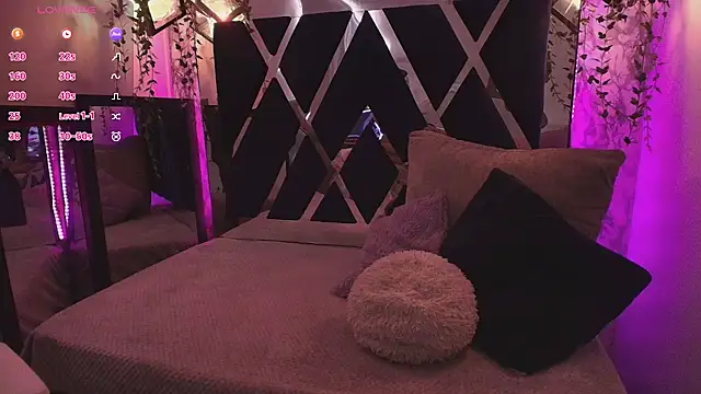 charlotte bluee online show from September 15, 6:52 pm