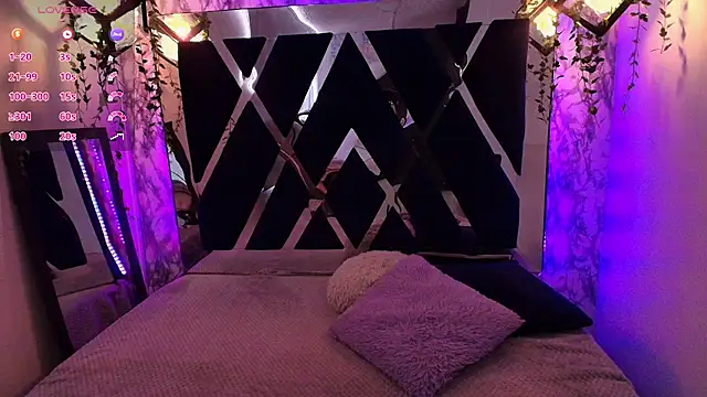 charlotte bluee online show from September 24, 6:44 pm