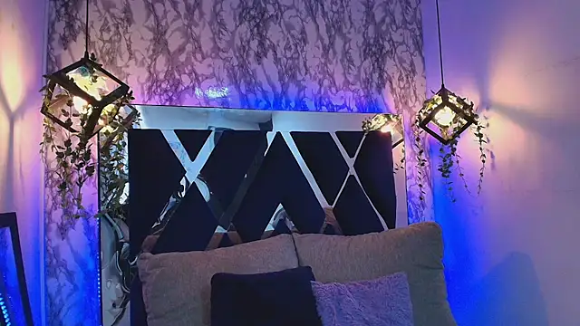 charlotte bluee online show from November 7, 6:19 pm