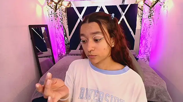 charlotte bluee online show from November 8, 4:18 pm