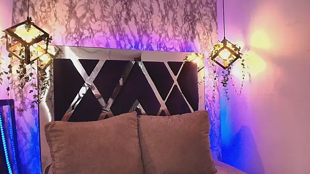 charlotte bluee online show from November 14, 6:39 pm