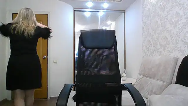 Snapshot of Victoria_secrets_ chatting on November 29, 7:00 am Victoria secrets online show from November 29, 7:00 am