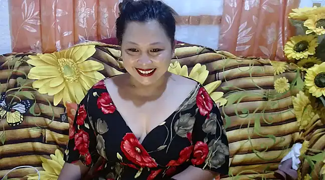 Snapshot of UrSweetClassyPinay chatting on December 23, 10:42 am UrSweetClassyPinay online show from December 23, 10:42 am