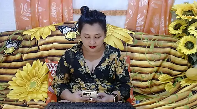 Snapshot of UrSweetClassyPinay chatting on February 11, 7:12 am UrSweetClassyPinay online show from February 11, 7:12 am