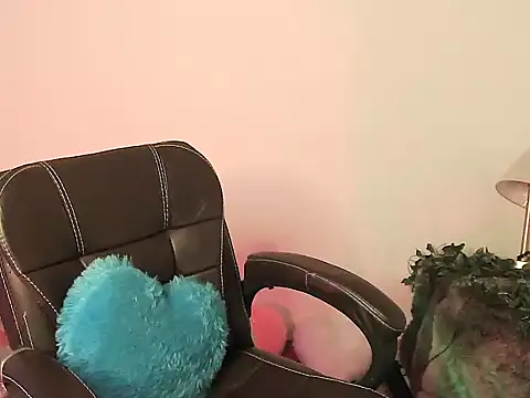 megancatluna online show from November 22, 4:44 am