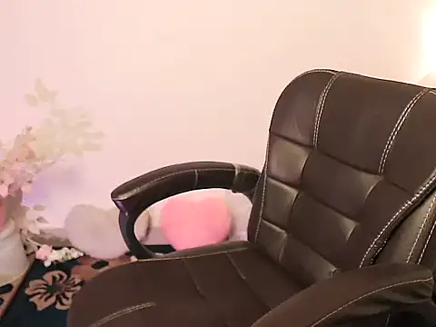 megancatluna online show from November 23, 4:34 am