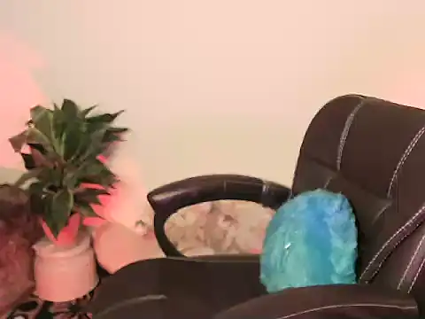 megancatluna online show from December 18, 5:13 am