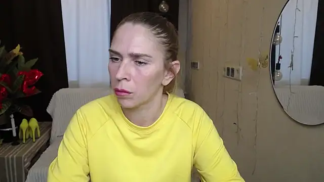 Snapshot of TessaDaybreak chatting on February 13, 2:20 pm TessaDaybreak online show from February 13, 2:20 pm