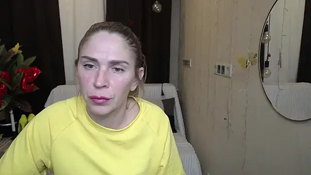 Snapshot of TessaDaybreak chatting on February 13, 5:22 pm TessaDaybreak online show from February 13, 5:22 pm