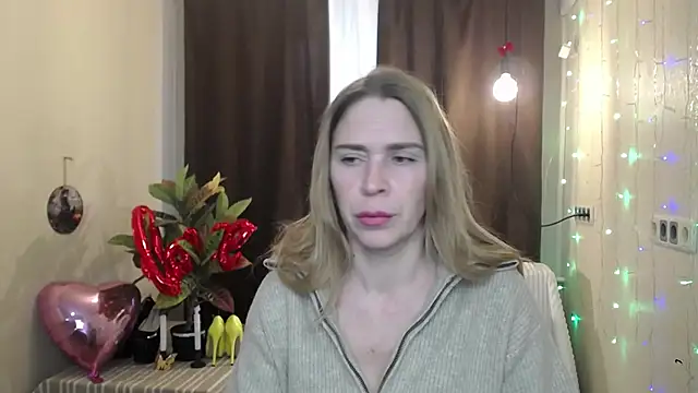 Snapshot of TessaDaybreak chatting on February 14, 12:47 pm TessaDaybreak online show from February 14, 12:47 pm