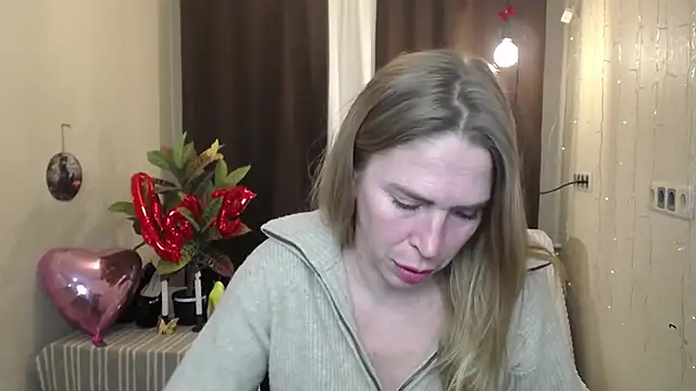 Snapshot of TessaDaybreak chatting on February 14, 3:47 pm TessaDaybreak online show from February 14, 3:47 pm