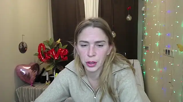 Snapshot of TessaDaybreak chatting on February 15, 4:01 pm TessaDaybreak online show from February 15, 4:01 pm