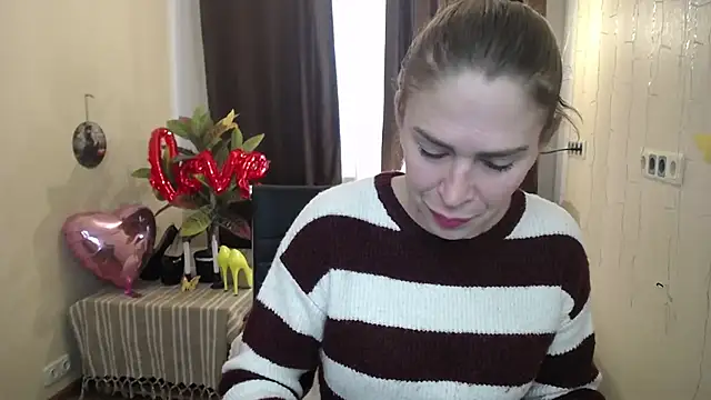 Snapshot of TessaDaybreak chatting on February 16, 7:26 am TessaDaybreak online show from February 16, 7:26 am