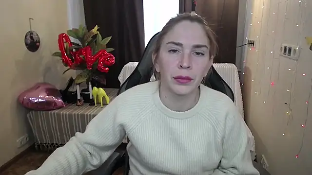 Snapshot of TessaDaybreak chatting on February 18, 10:27 am TessaDaybreak online show from February 18, 10:27 am