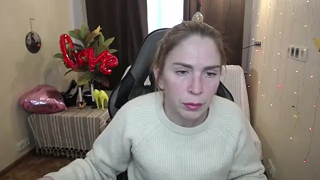 Snapshot of TessaDaybreak chatting on February 18, 1:33 pm TessaDaybreak online show from February 18, 1:33 pm