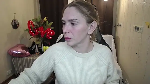 Snapshot of TessaDaybreak chatting on February 18, 4:37 pm TessaDaybreak online show from February 18, 4:37 pm