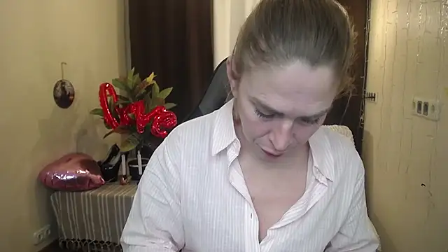 Snapshot of TessaDaybreak chatting on February 19, 4:00 pm TessaDaybreak online show from February 19, 4:00 pm