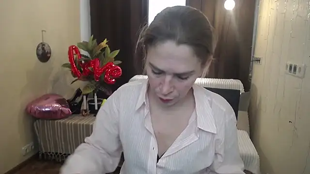 Snapshot of TessaDaybreak chatting on February 20, 10:16 am TessaDaybreak online show from February 20, 10:16 am