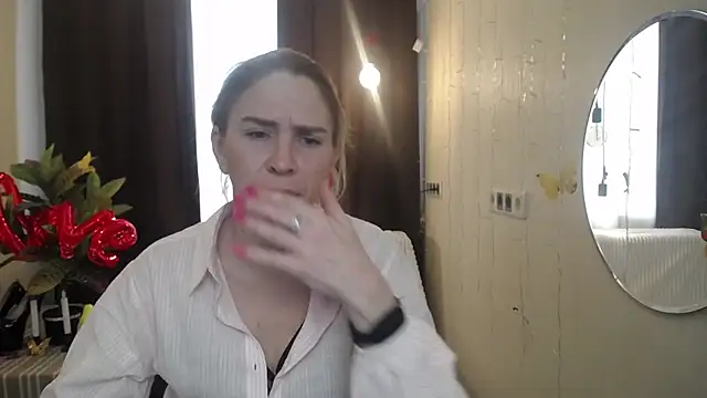 Snapshot of TessaDaybreak chatting on February 21, 7:34 am TessaDaybreak online show from February 21, 7:34 am