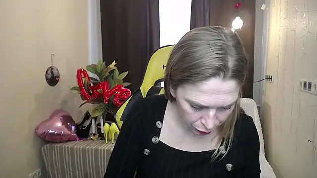 Snapshot of TessaDaybreak chatting on February 22, 10:29 am TessaDaybreak online show from February 22, 10:29 am