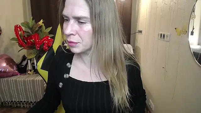 Snapshot of TessaDaybreak chatting on February 22, 4:40 pm TessaDaybreak online show from February 22, 4:40 pm