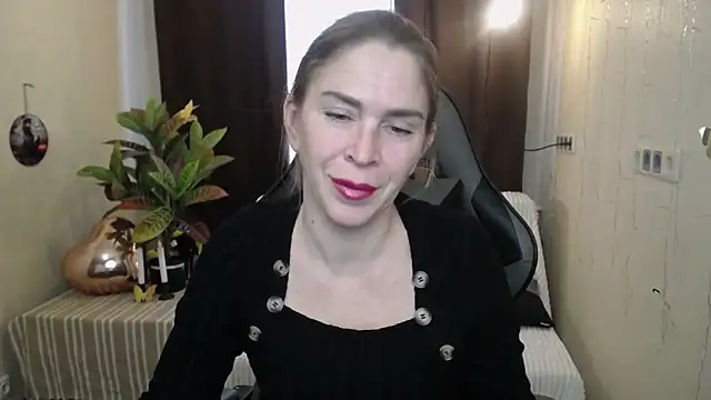 Snapshot of TessaDaybreak chatting on February 27, 10:37 am TessaDaybreak online show from February 27, 10:37 am