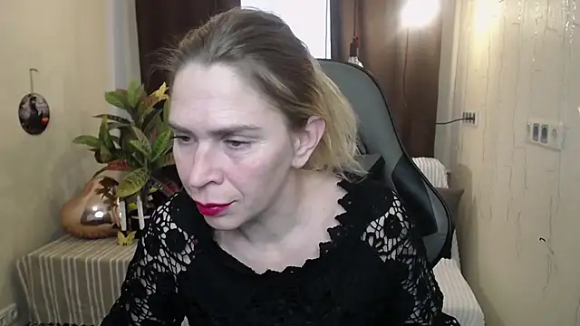 Snapshot of TessaDaybreak chatting on February 27, 1:49 pm TessaDaybreak online show from February 27, 1:49 pm