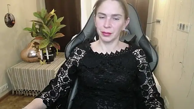 Snapshot of TessaDaybreak chatting on February 27, 4:53 pm TessaDaybreak online show from February 27, 4:53 pm