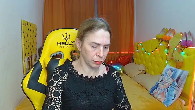 Snapshot of TessaDaybreak chatting on March 1, 7:30 am TessaDaybreak online show from March 1, 7:30 am