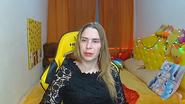 Snapshot of TessaDaybreak chatting on March 1, 10:55 am TessaDaybreak online show from March 1, 10:55 am