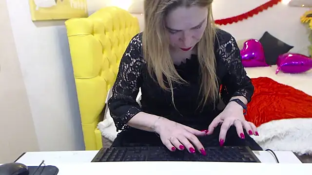 Snapshot of TessaDaybreak chatting on March 2, 10:35 am TessaDaybreak online show from March 2, 10:35 am