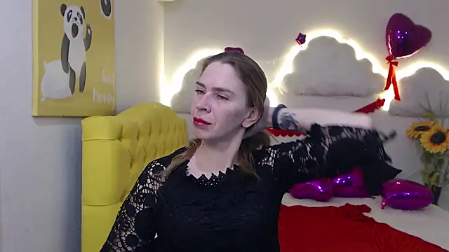 Snapshot of TessaDaybreak chatting on March 4, 7:41 am TessaDaybreak online show from March 4, 7:41 am