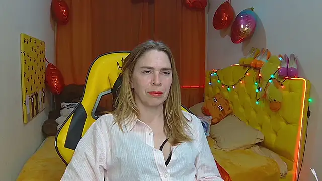 Snapshot of TessaDaybreak chatting on March 7, 4:44 pm TessaDaybreak online show from March 7, 4:44 pm