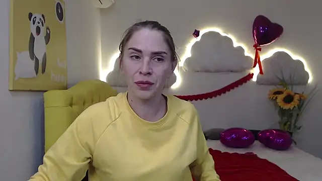 Snapshot of TessaDaybreak chatting on March 14, 1:02 pm TessaDaybreak online show from March 14, 1:02 pm