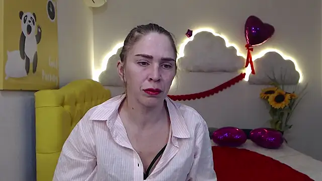 Snapshot of TessaDaybreak chatting on March 15, 7:20 am TessaDaybreak online show from March 15, 7:20 am