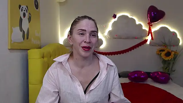 Snapshot of TessaDaybreak chatting on March 15, 10:35 am TessaDaybreak online show from March 15, 10:35 am