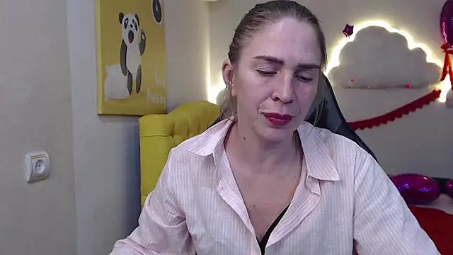 Snapshot of TessaDaybreak chatting on March 15, 1:51 pm TessaDaybreak online show from March 15, 1:51 pm