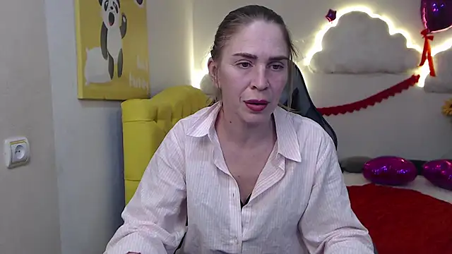 Snapshot of TessaDaybreak chatting on March 15, 4:54 pm TessaDaybreak online show from March 15, 4:54 pm