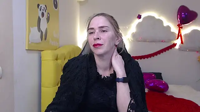 Snapshot of TessaDaybreak chatting on March 16, 10:44 am TessaDaybreak online show from March 16, 10:44 am