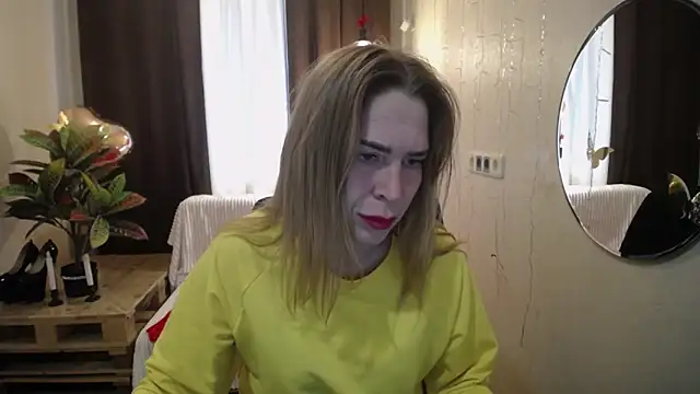 Snapshot of TessaDaybreak chatting on March 18, 7:19 am TessaDaybreak online show from March 18, 7:19 am