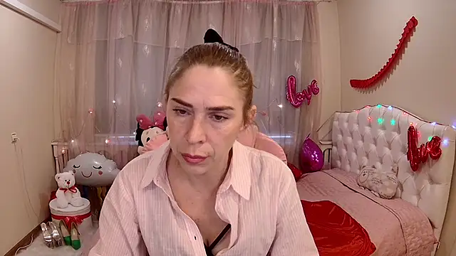 Snapshot of TessaDaybreak chatting on March 19, 7:29 am TessaDaybreak online show from March 19, 7:29 am