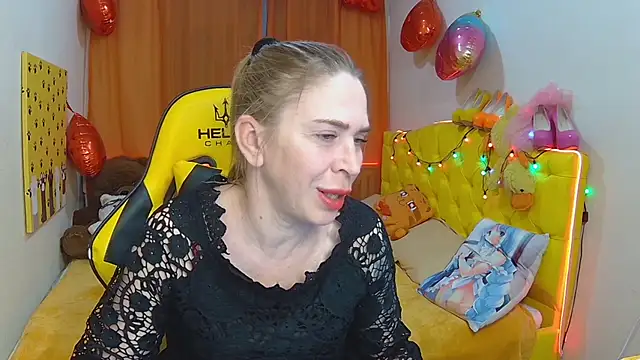 Snapshot of TessaDaybreak chatting on March 22, 10:28 am TessaDaybreak online show from March 22, 10:28 am