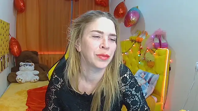 Snapshot of TessaDaybreak chatting on March 22, 1:30 pm TessaDaybreak online show from March 22, 1:30 pm